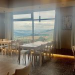 La vue de la salle du restaurant EMA, dans le Beaujolais vert